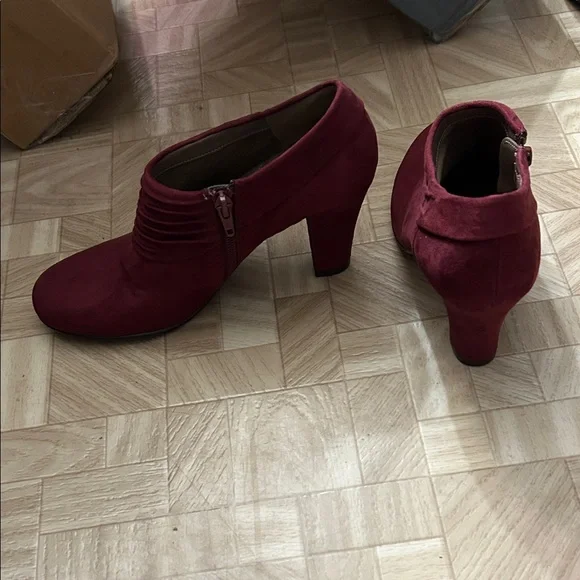 AEROSOLES Rich Red Heeled Shoes - Picture 4 of 6